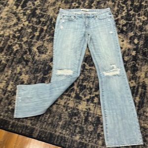 NWOT never worn Abercrombie & Fitch “Emma” style distressed jeans